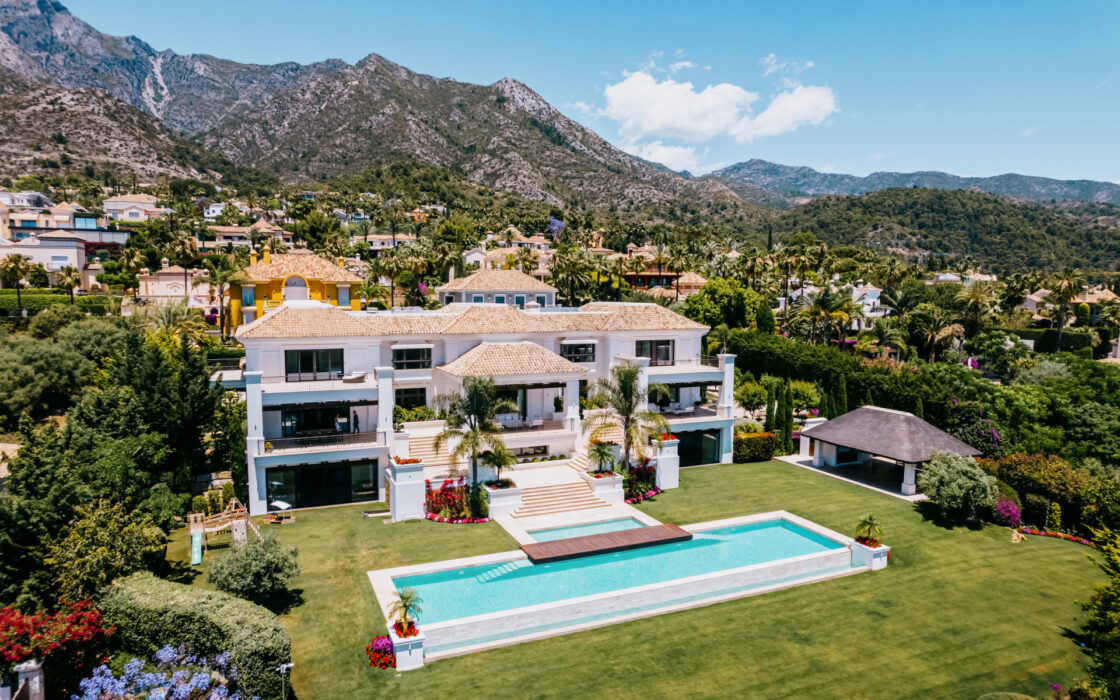 Вилла с террасой в Сьерра-Бланка, Марбелья, 1299 кв.м