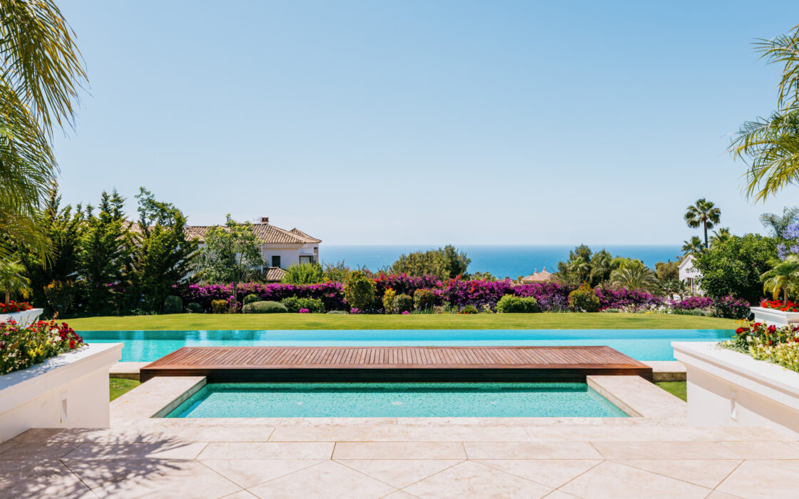 Вилла с террасой в Сьерра-Бланка, Марбелья, 1299 кв.м