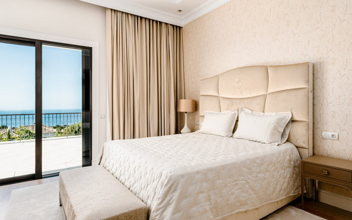 Вилла с террасой в Сьерра-Бланка, Марбелья, 1299 кв.м