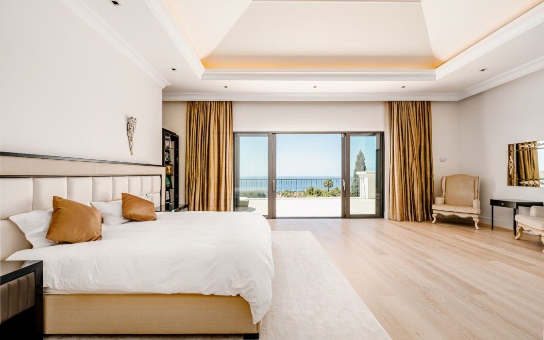 Вилла с террасой в Сьерра-Бланка, Марбелья, 1299 кв.м