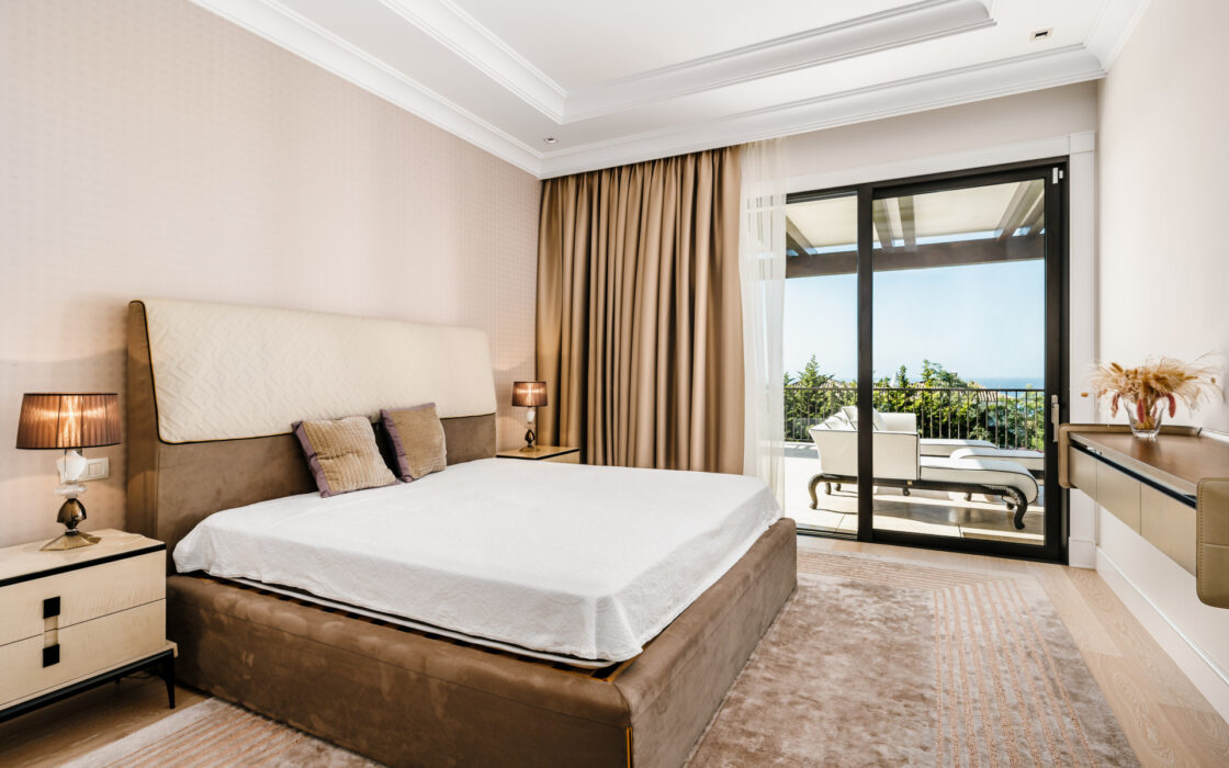 Вилла с террасой в Сьерра-Бланка, Марбелья, 1299 кв.м