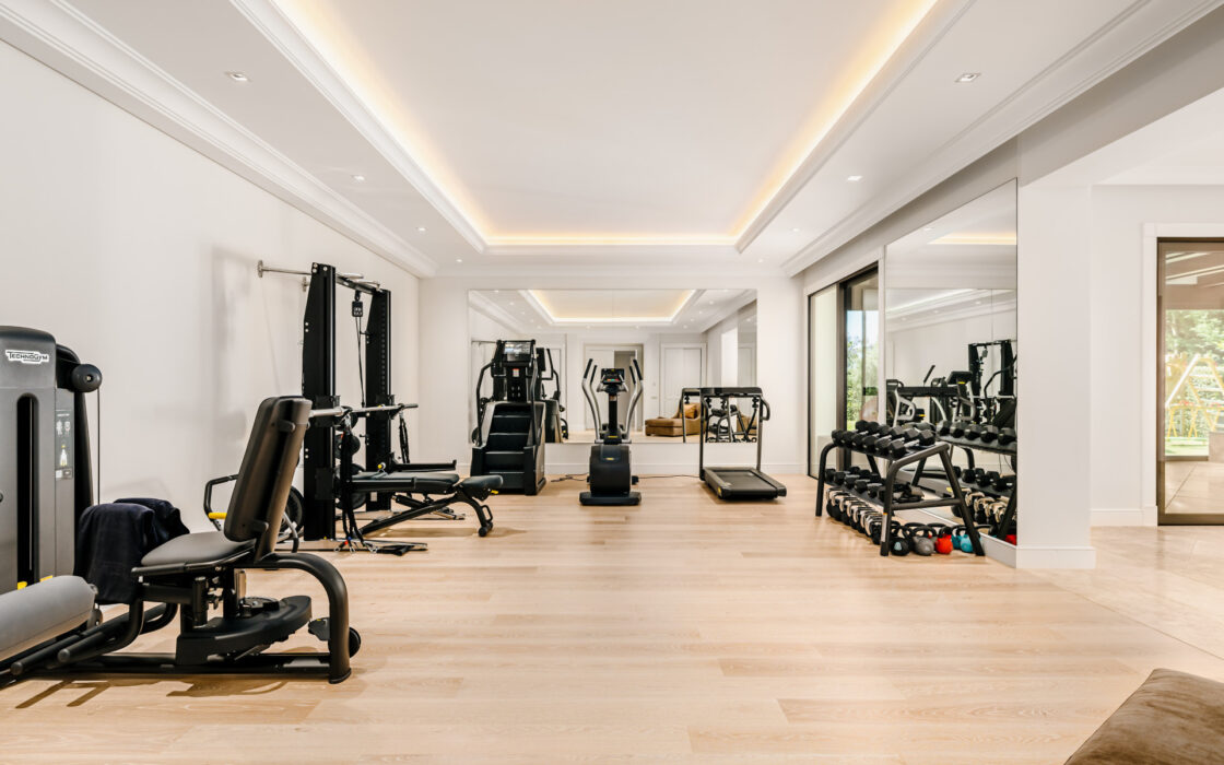 Вилла с террасой в Сьерра-Бланка, Марбелья, 1299 кв.м