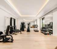 Вилла с террасой в Сьерра-Бланка, Марбелья, 1299 кв.м