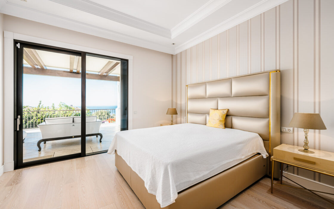 Вилла с террасой в Сьерра-Бланка, Марбелья, 1299 кв.м