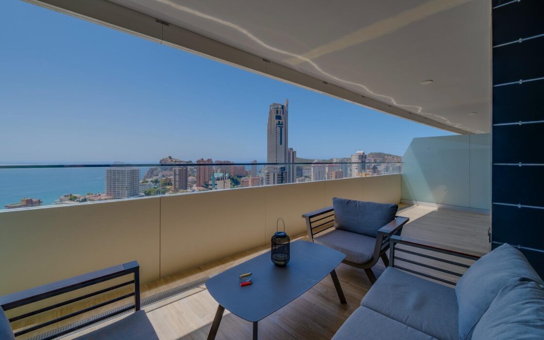 Апартаменты с видом на море в Бенидорме 130 кв.м 3 комнаты