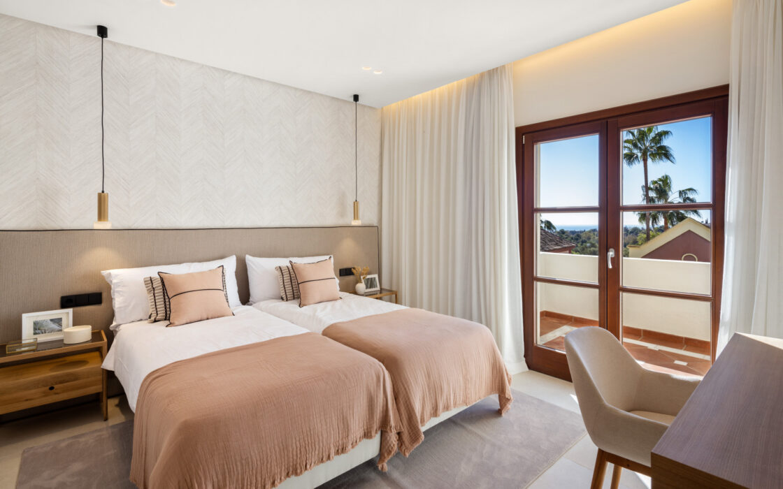 Вилла 654 кв.м на Золотой миле в Марбелье с видом на море