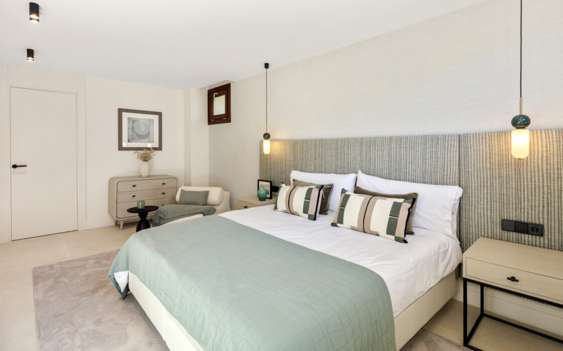 Вилла 654 кв.м на Золотой миле в Марбелье с видом на море