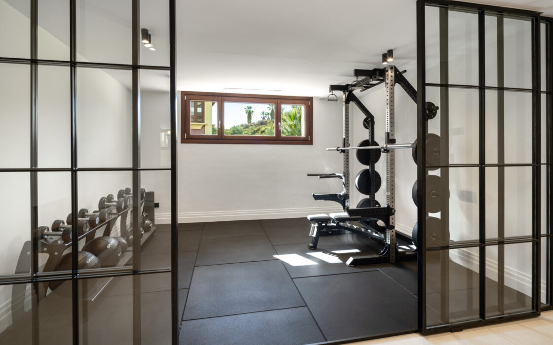 Вилла 654 кв.м на Золотой миле в Марбелье с видом на море