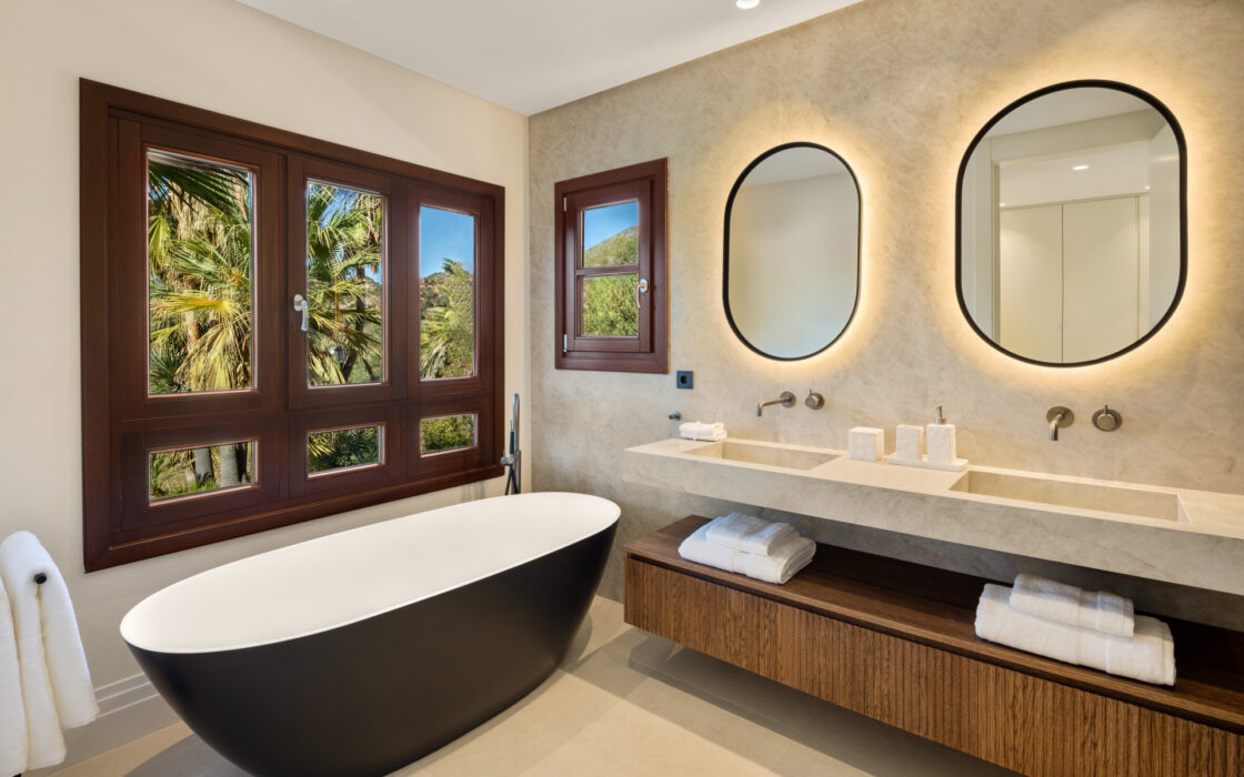 Вилла 654 кв.м на Золотой миле в Марбелье с видом на море