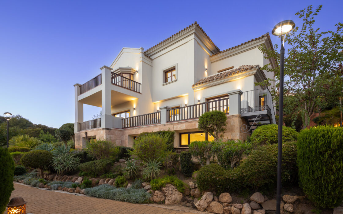 Вилла 654 кв.м на Золотой миле в Марбелье с видом на море