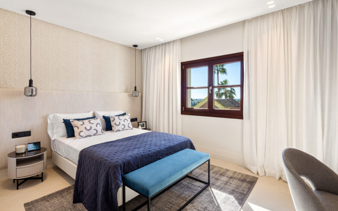 Вилла 654 кв.м на Золотой миле в Марбелье с видом на море