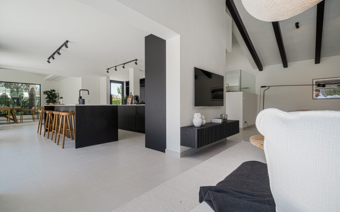 Вілла в Новій Андалусії з видом на гори 262 кв.м