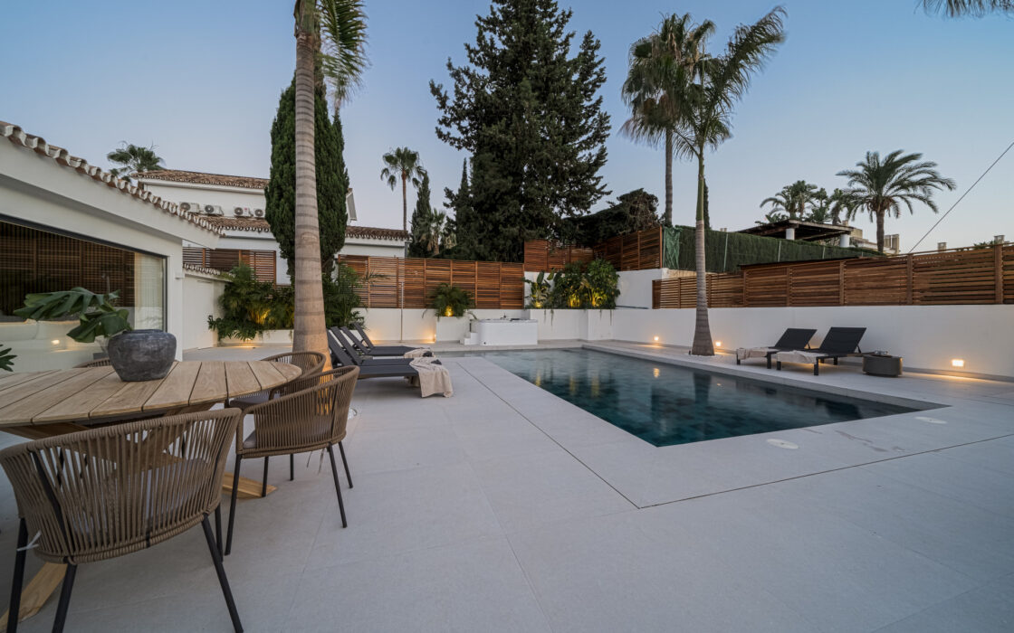 Вілла в Новій Андалусії з видом на гори 262 кв.м