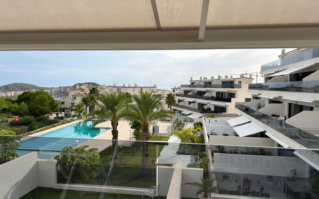 Полунова квартира в Сьерра Кортина з видом на море 77 кв.м