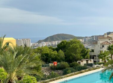 Полунова квартира в Сьерра Кортина з видом на море 77 кв.м