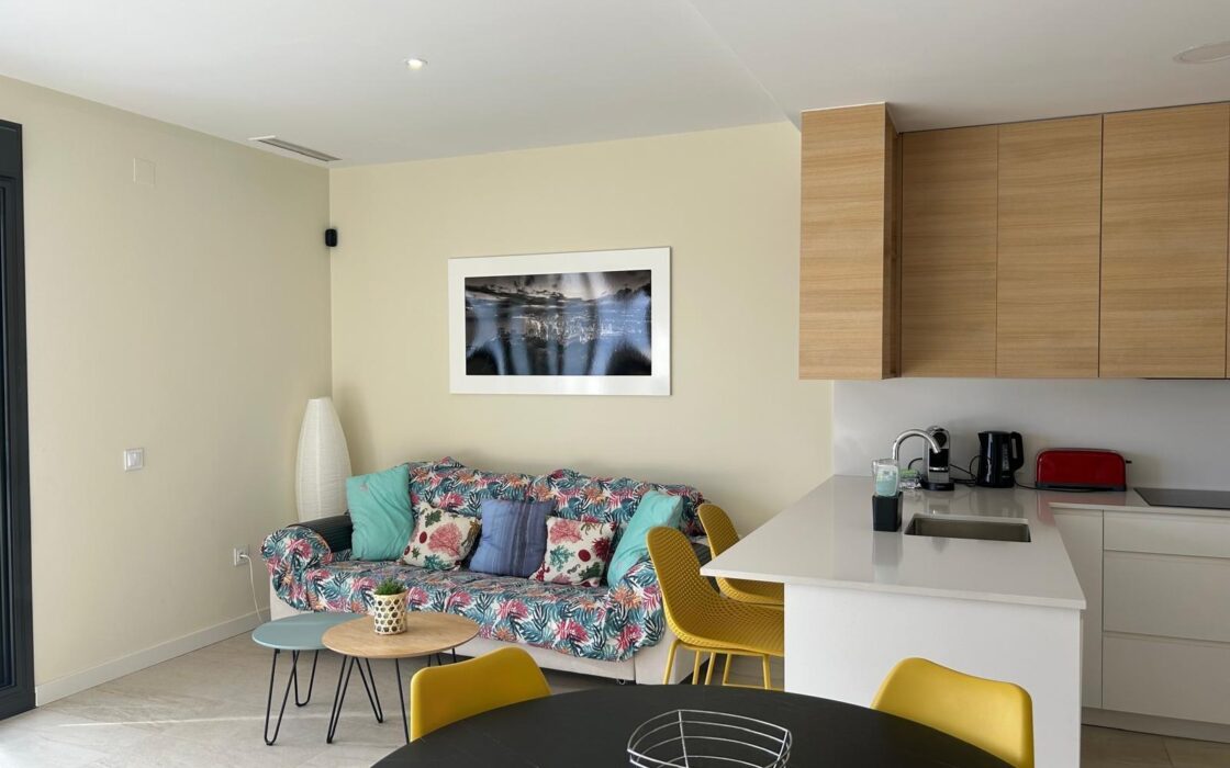 Полунова квартира в Сьерра Кортина з видом на море 77 кв.м