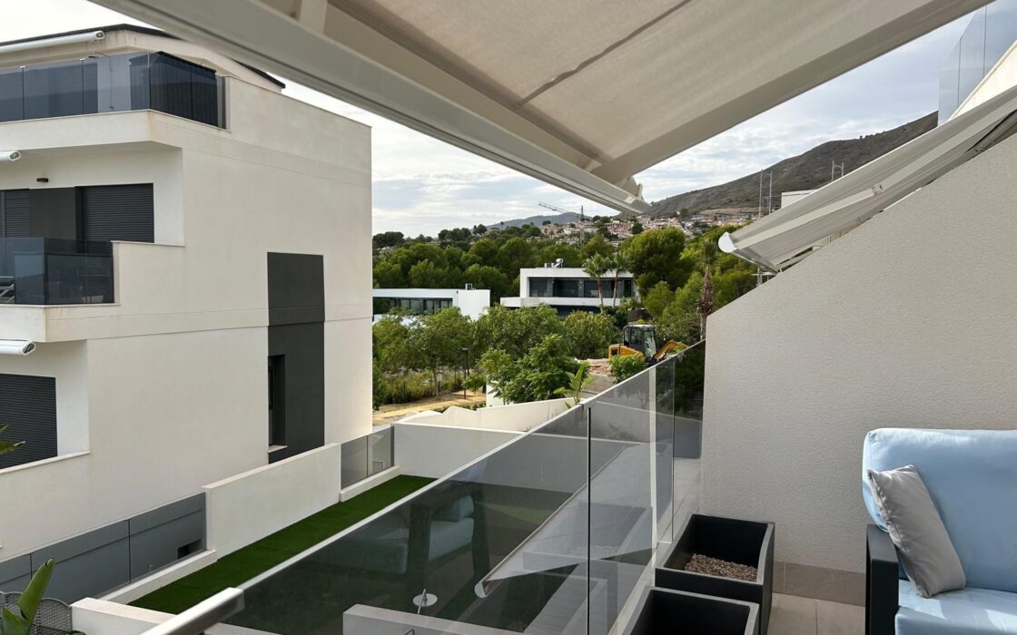 Полунова квартира в Сьерра Кортина з видом на море 77 кв.м