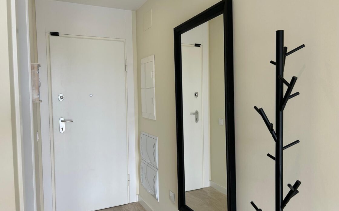 Полунова квартира в Сьерра Кортина з видом на море 77 кв.м