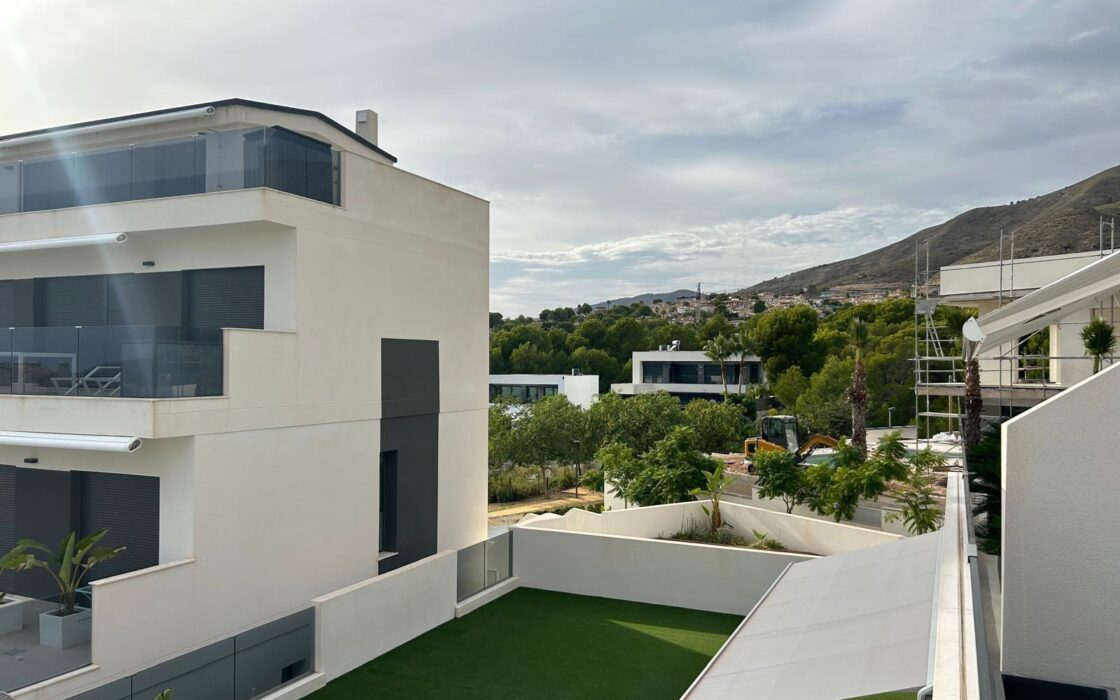 Полунова квартира в Сьерра Кортина з видом на море 77 кв.м