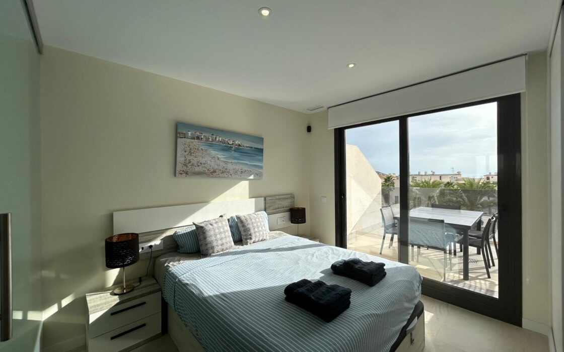 Полунова квартира в Сьерра Кортина з видом на море 77 кв.м