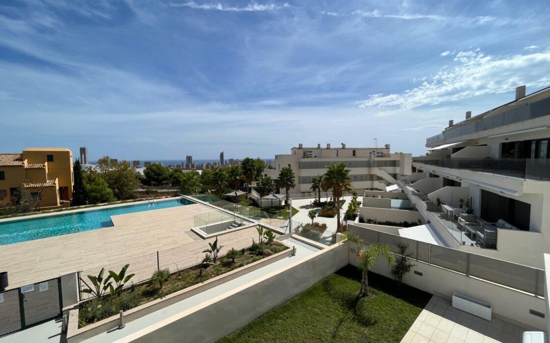 Полунова квартира в Сьерра Кортина з видом на море 77 кв.м