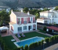 Вилла в Сьерра-Кортина з видом на море, 200 кв.м, 4 спальні