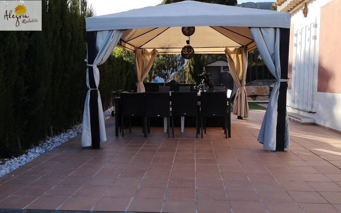 Вилла в Сьерра-Кортина з видом на море, 200 кв.м, 4 спальні