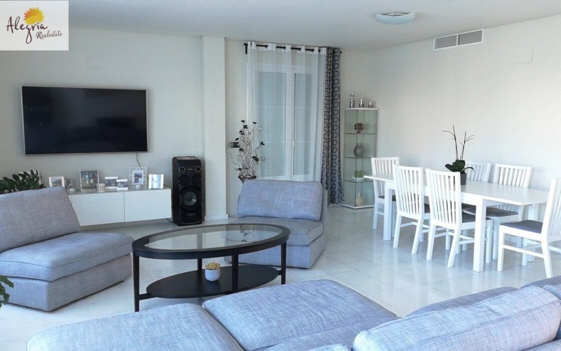 Вилла в Сьерра-Кортина з видом на море, 200 кв.м, 4 спальні