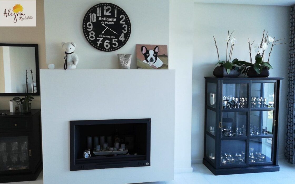 Вилла в Сьерра-Кортина з видом на море, 200 кв.м, 4 спальні