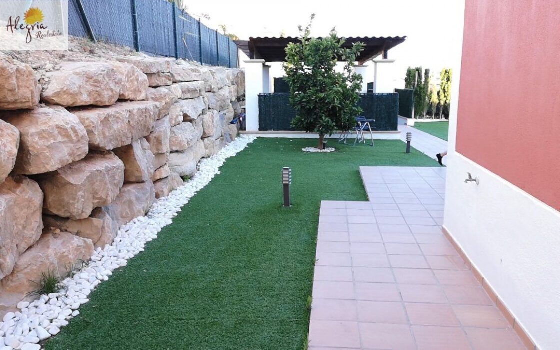 Вилла в Сьерра-Кортина з видом на море, 200 кв.м, 4 спальні