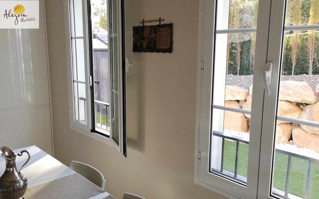 Вилла в Сьерра-Кортина з видом на море, 200 кв.м, 4 спальні