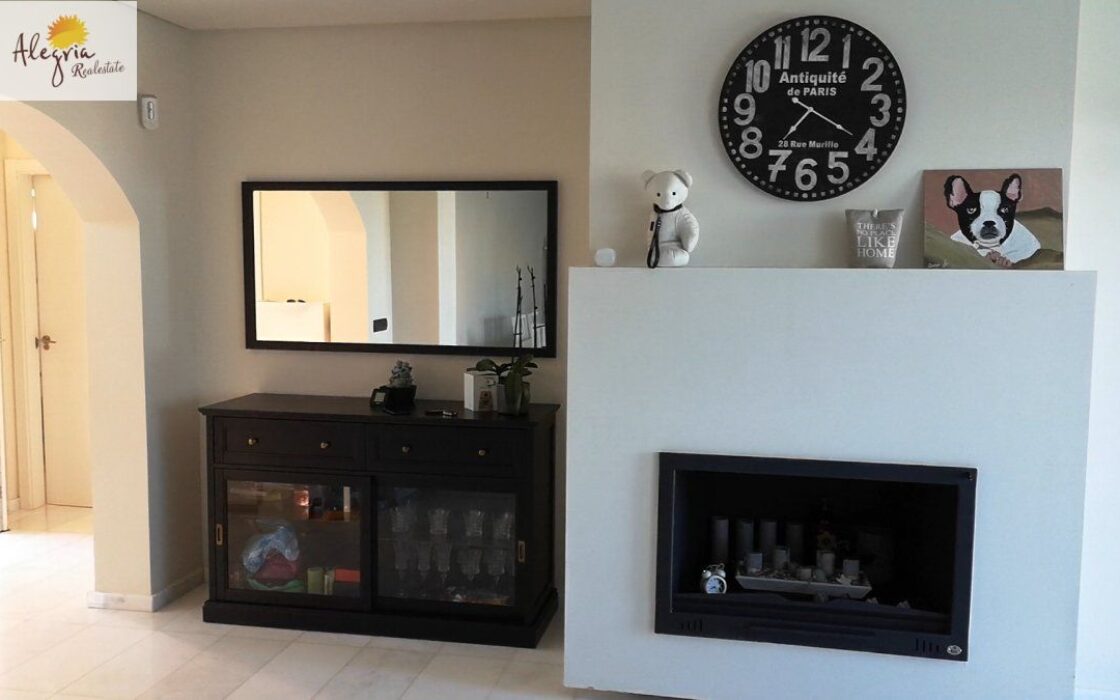 Вилла в Сьерра-Кортина з видом на море, 200 кв.м, 4 спальні