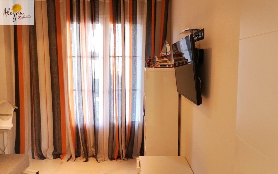 Вилла в Сьерра-Кортина з видом на море, 200 кв.м, 4 спальні