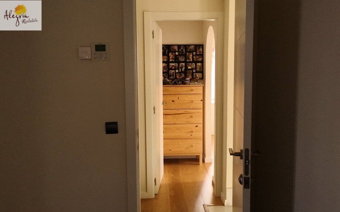 Вилла в Сьерра-Кортина з видом на море, 200 кв.м, 4 спальні