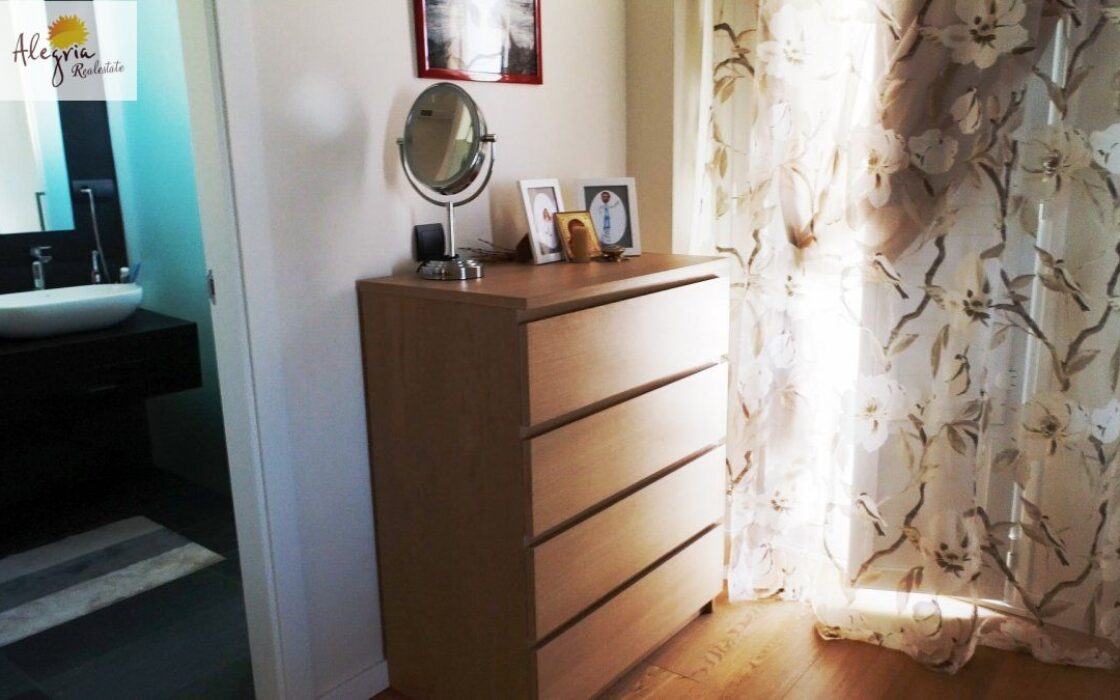 Вилла в Сьерра-Кортина з видом на море, 200 кв.м, 4 спальні