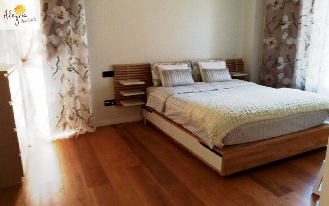 Вилла в Сьерра-Кортина з видом на море, 200 кв.м, 4 спальні