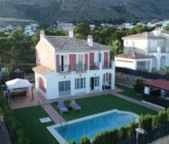 Вилла в Сьерра-Кортина з видом на море, 200 кв.м, 4 спальні