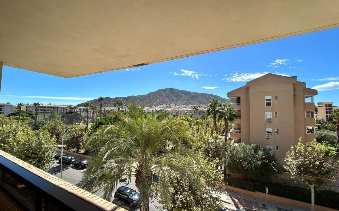 Просторная квартира в Альбире с панорамными видами 109 кв.м