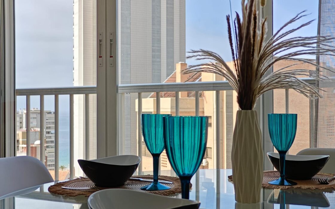 Квартира с видом на море в Бенидорме 55 кв.м с террасой