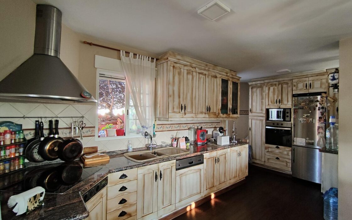 Просторная вилла с террасами в Ла Нусии, 290 кв.м, уединение