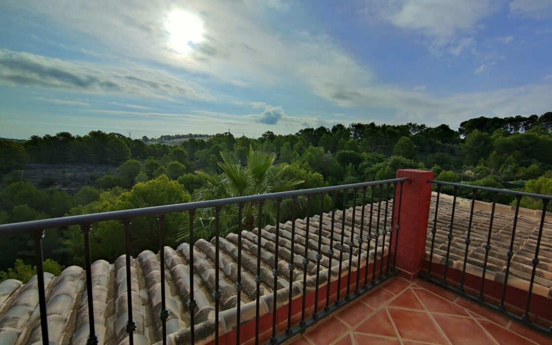 Просторная вилла с террасами в Ла Нусии, 290 кв.м, уединение