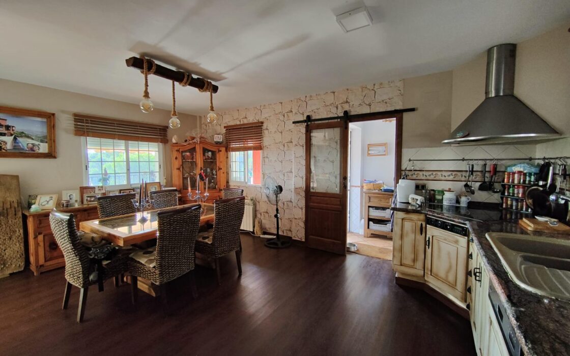 Просторная вилла с террасами в Ла Нусии, 290 кв.м, уединение