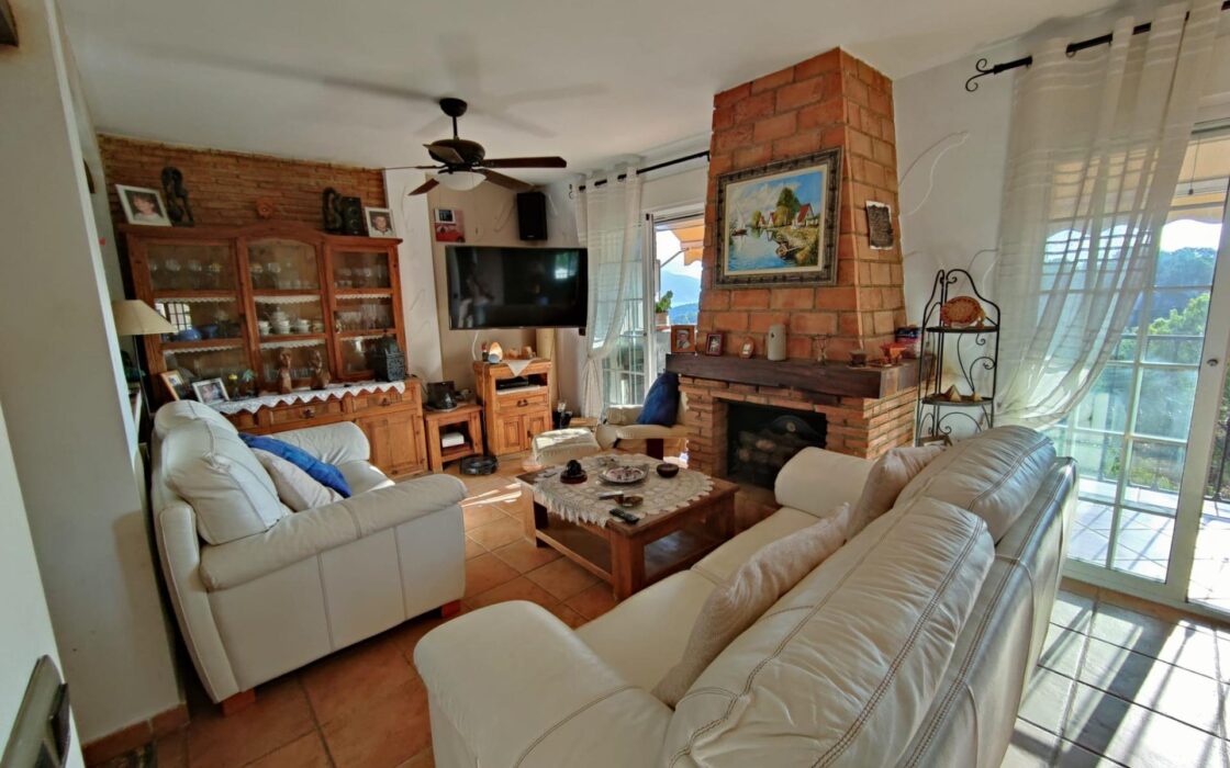 Просторная вилла с террасами в Ла Нусии, 290 кв.м, уединение