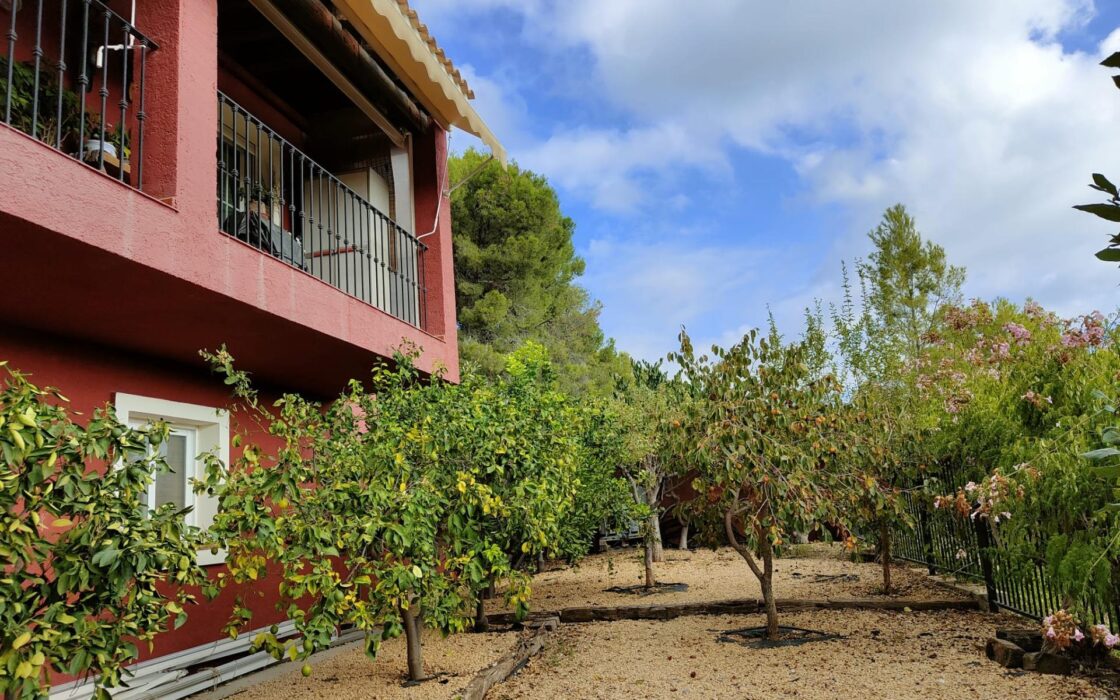 Просторная вилла с террасами в Ла Нусии, 290 кв.м, уединение