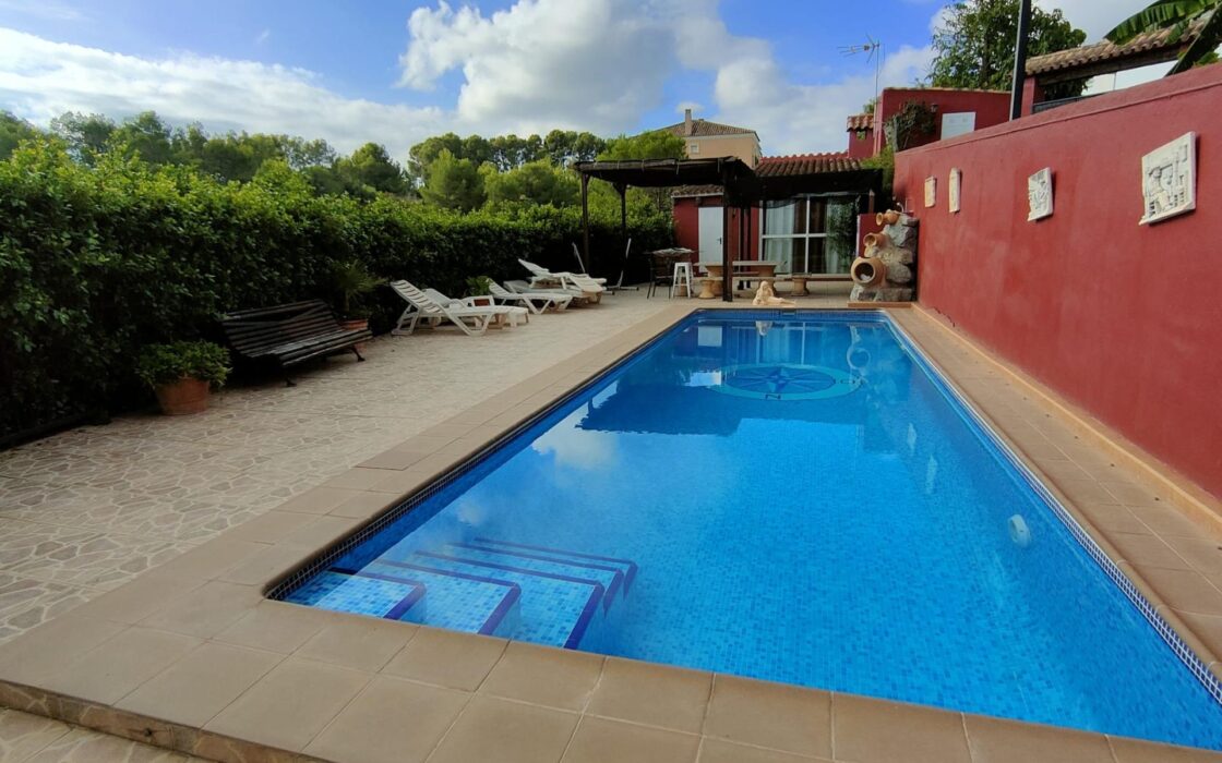 Просторная вилла с террасами в Ла Нусии, 290 кв.м, уединение