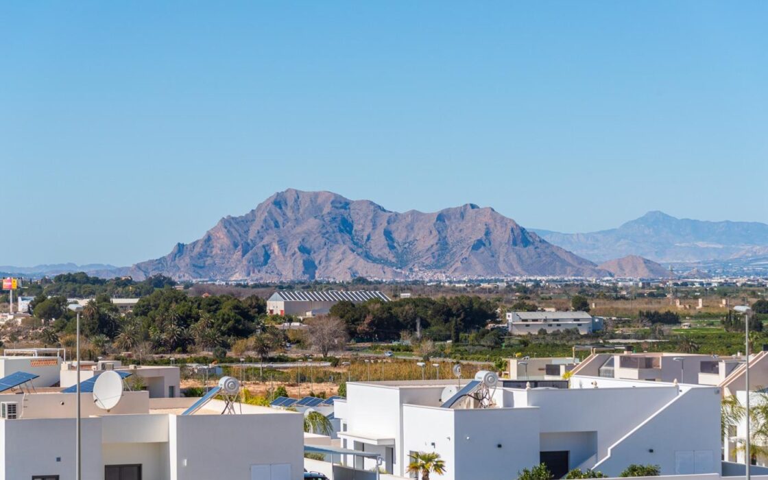 Новый дом с террасой 16 м² в Бенихофар, 2 спальни