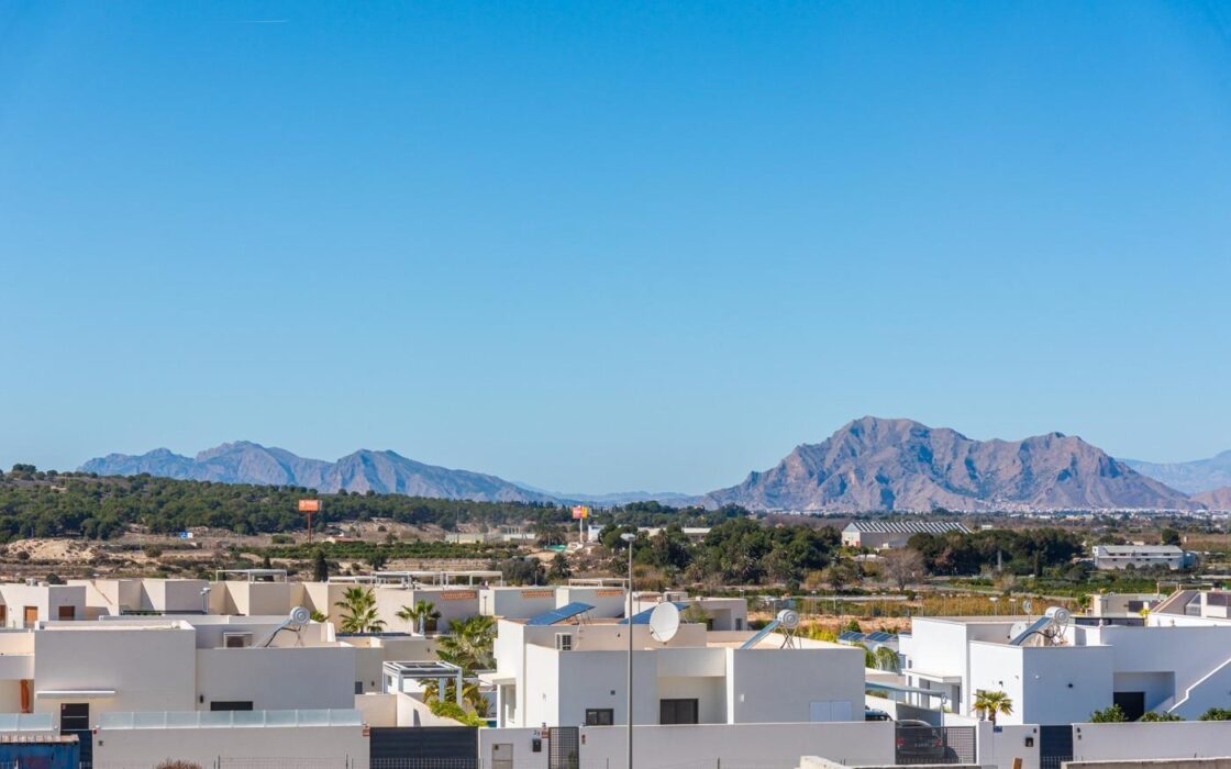 Новый дом с террасой 16 м² в Бенихофар, 2 спальни