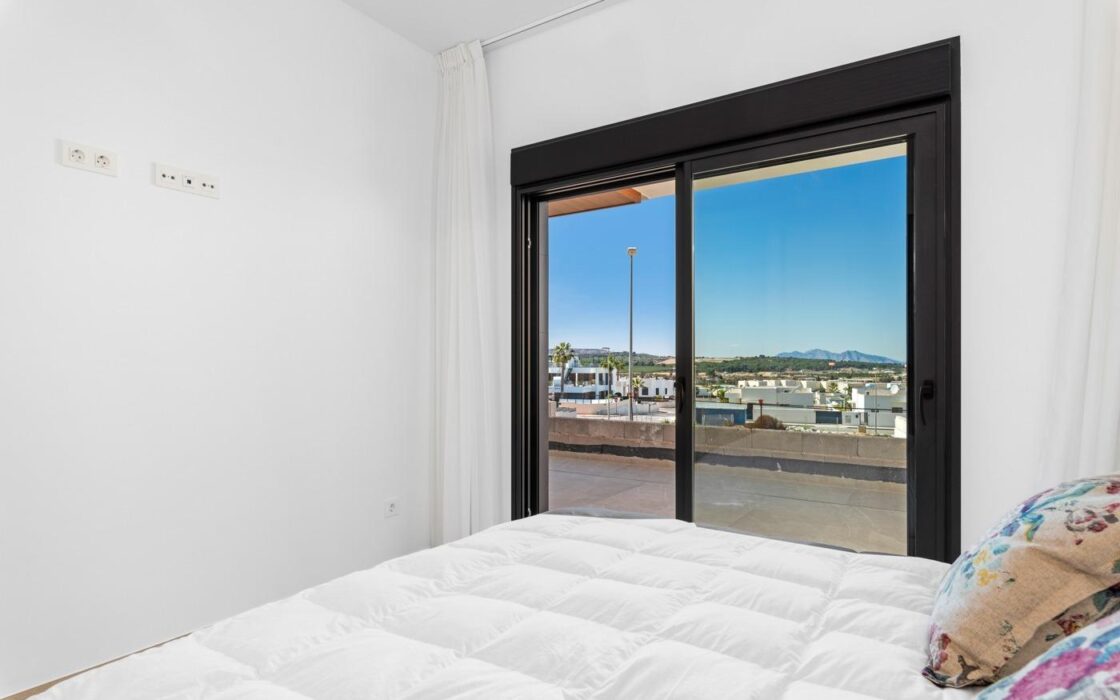 Новый дом с террасой 16 м² в Бенихофар, 2 спальни