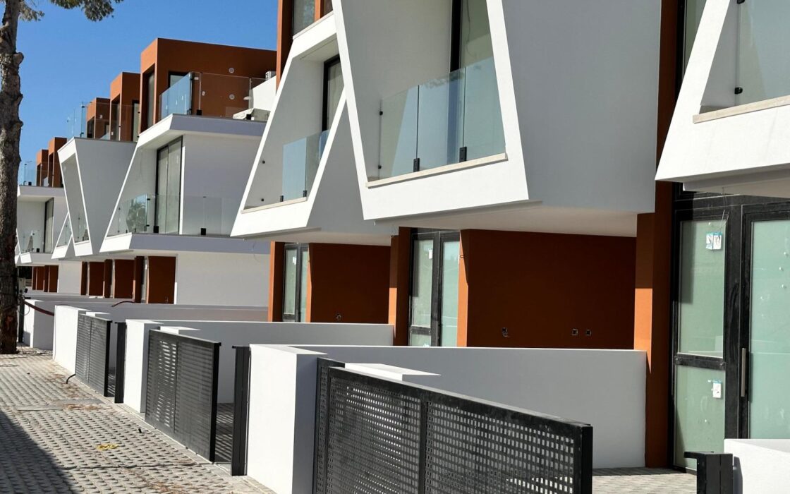 Двоквартирні будинки в Кальпе з терасою та басейном 139 кв.м