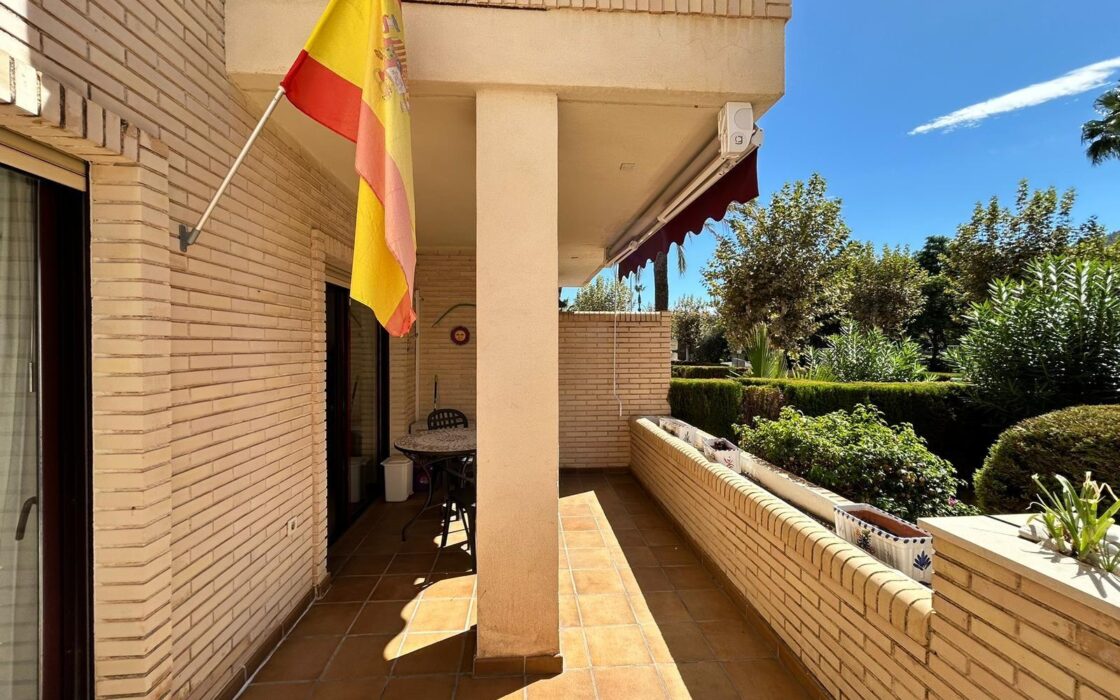 Просторная Квартира в Альбире с Террасой в 5 минутах до Моря